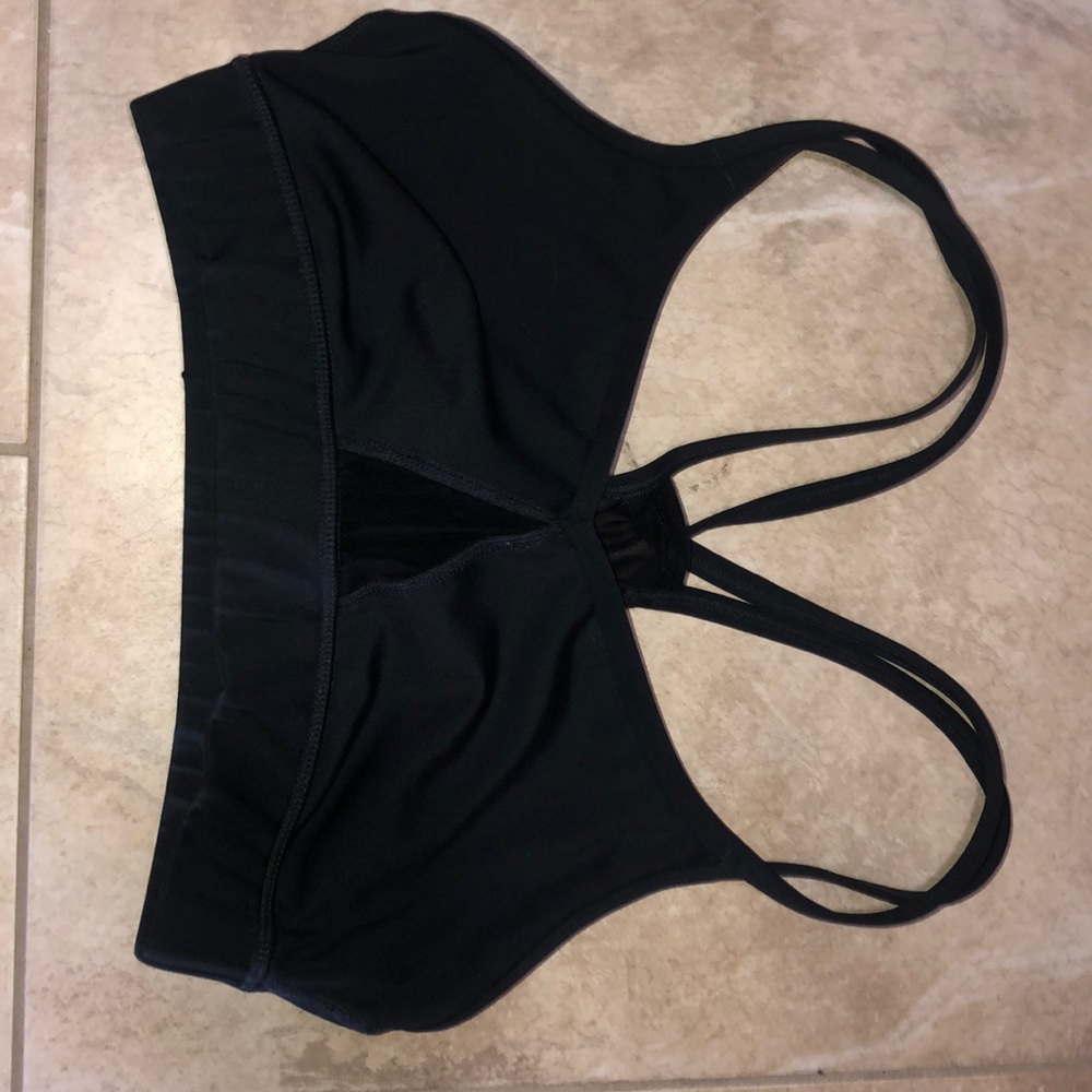 Black sports bra
